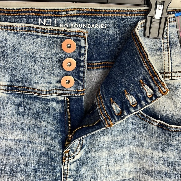 NO BOUNDRIES DECONSTRUCTED ACID WASH HIGH RISE CROP SKINNY STRETCHY JEANS SZ 21 - Picture 5 of 12